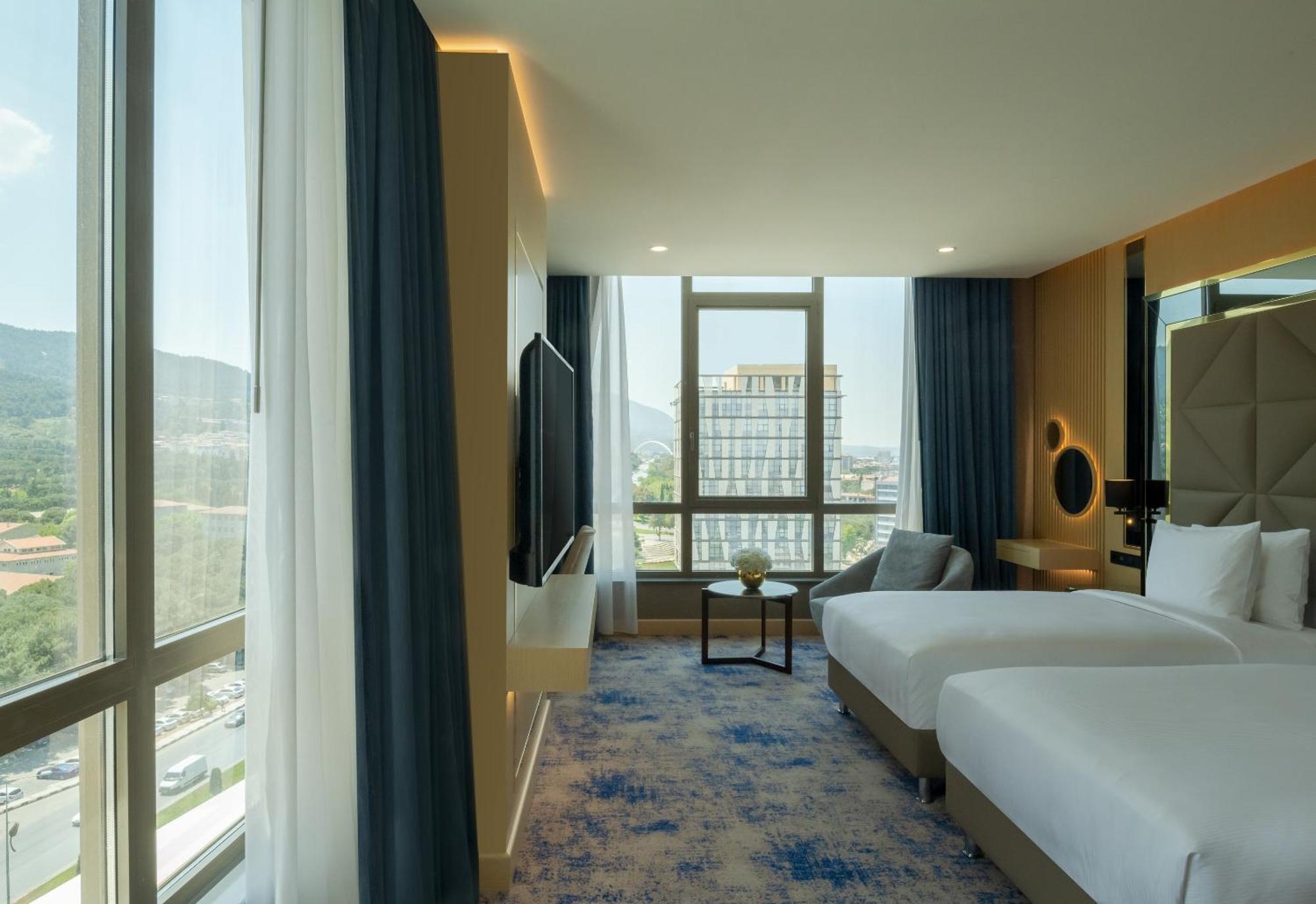 Hotel Doubletree By Hilton Manisa Exterior foto