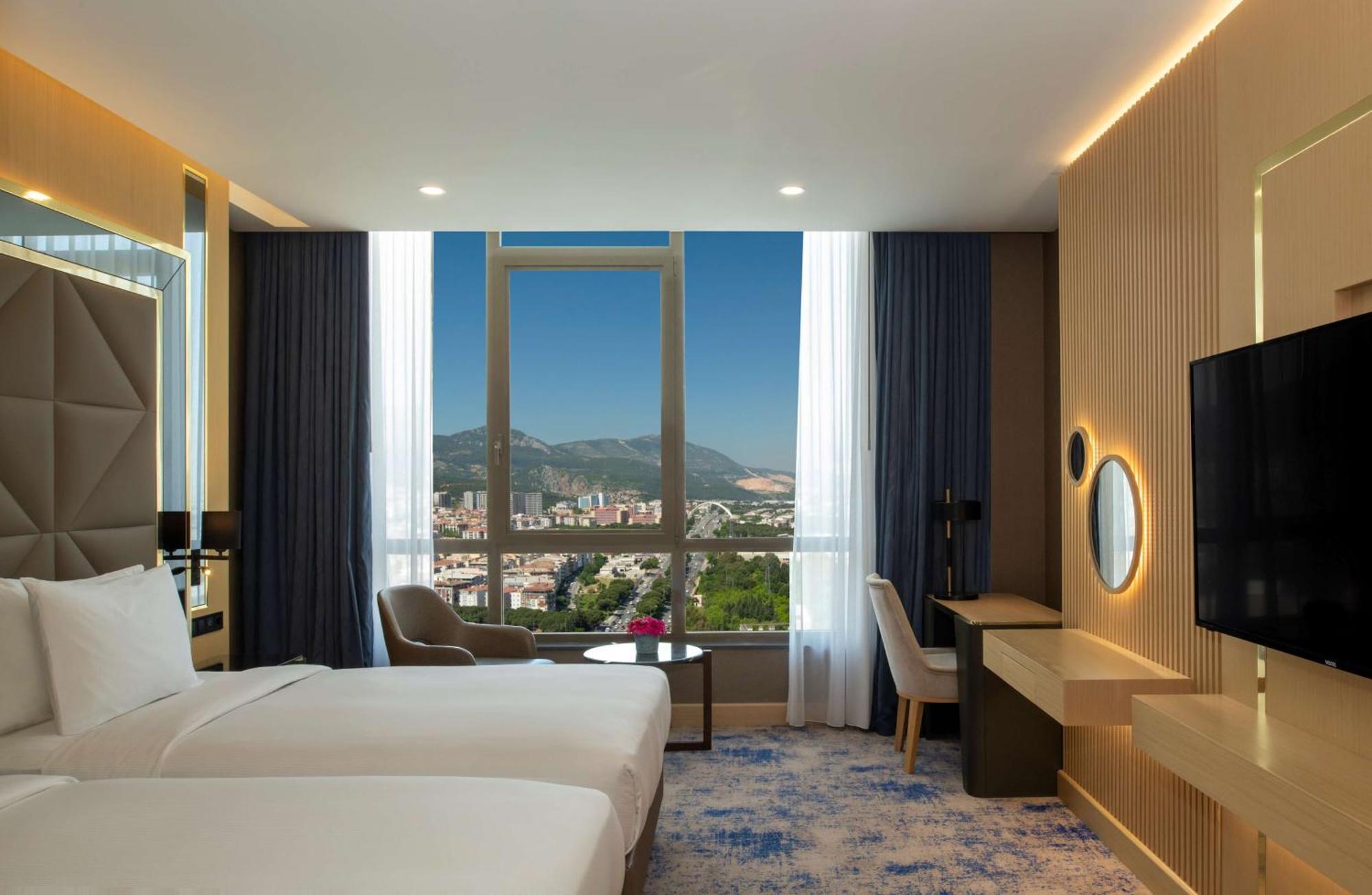 Hotel Doubletree By Hilton Manisa Exterior foto