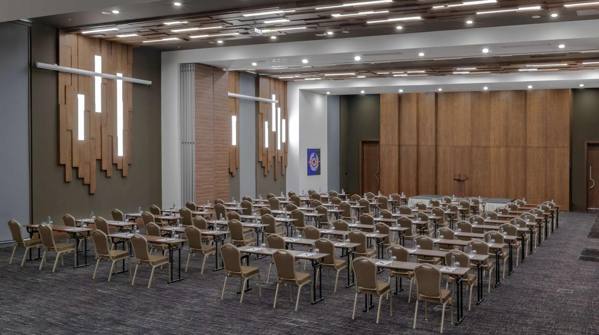 Hotel Doubletree By Hilton Manisa Exterior foto