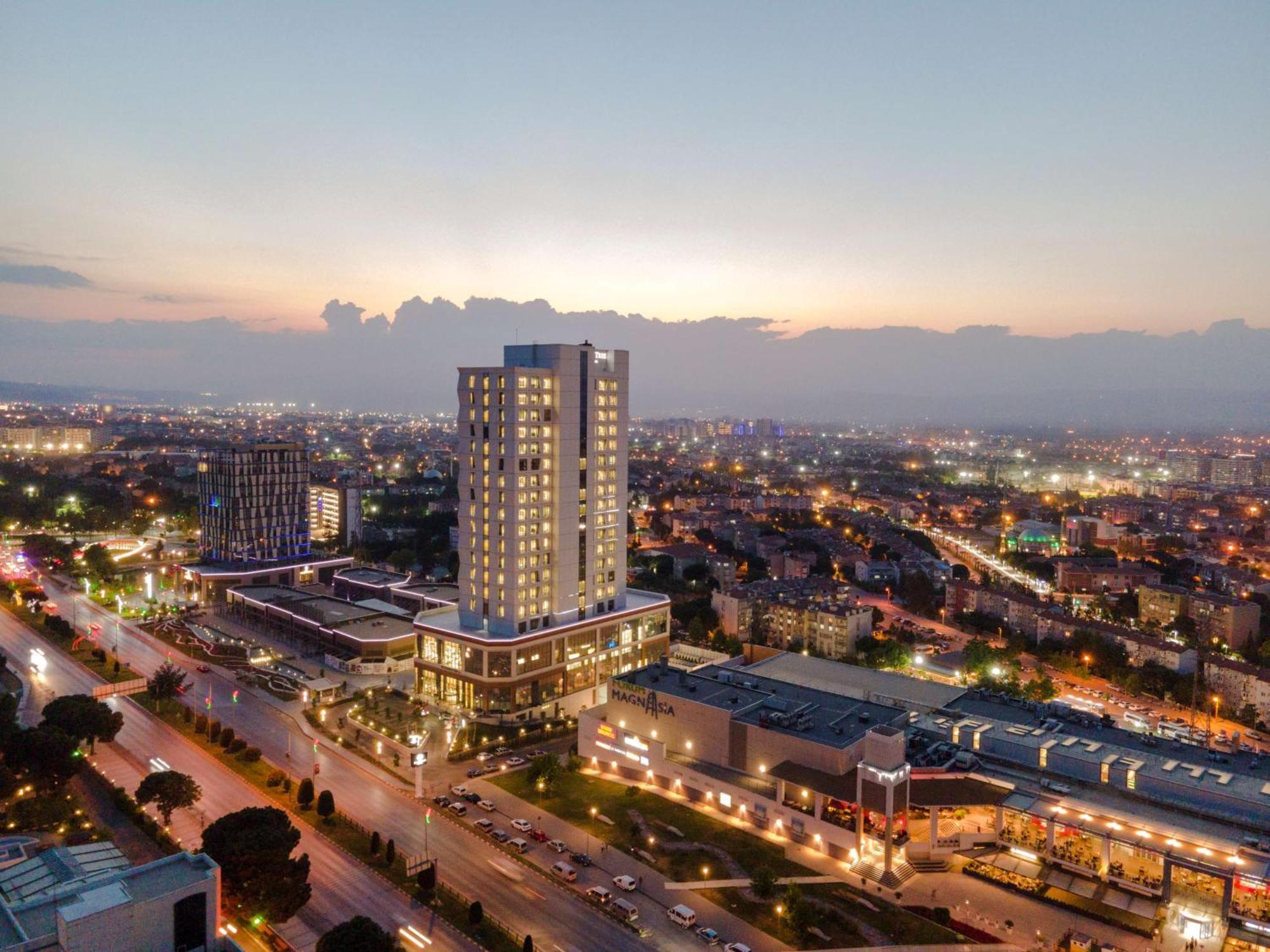 Hotel Doubletree By Hilton Manisa Exterior foto