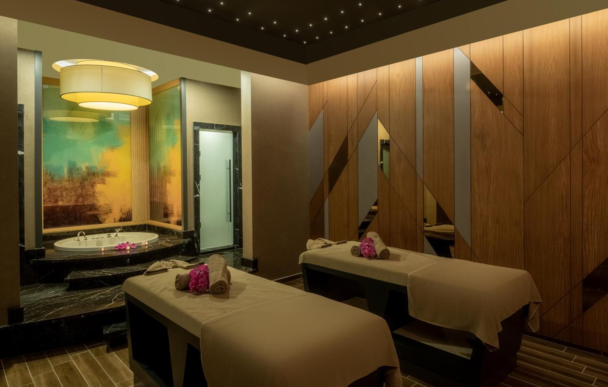 Hotel Doubletree By Hilton Manisa Exterior foto