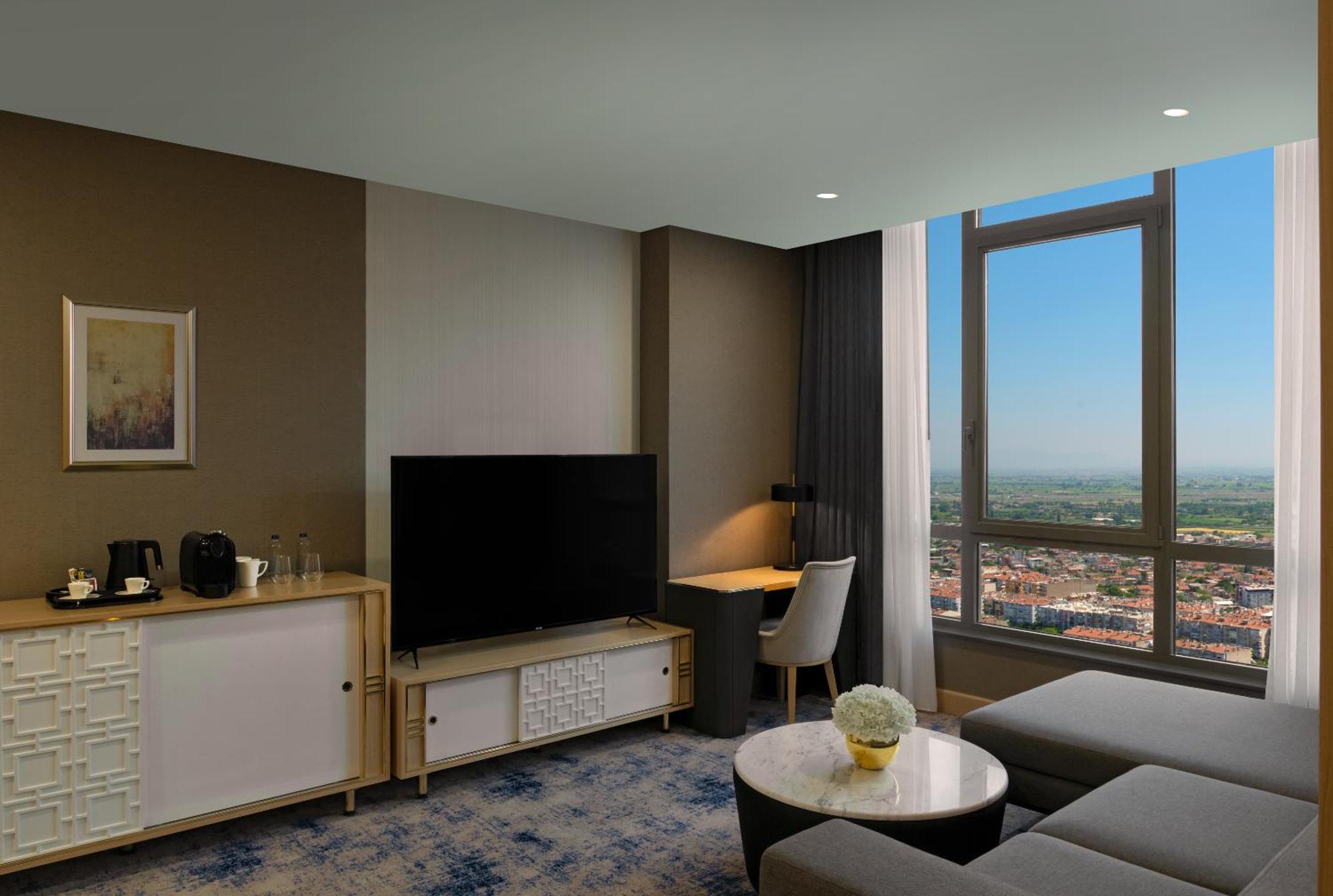 Hotel Doubletree By Hilton Manisa Exterior foto