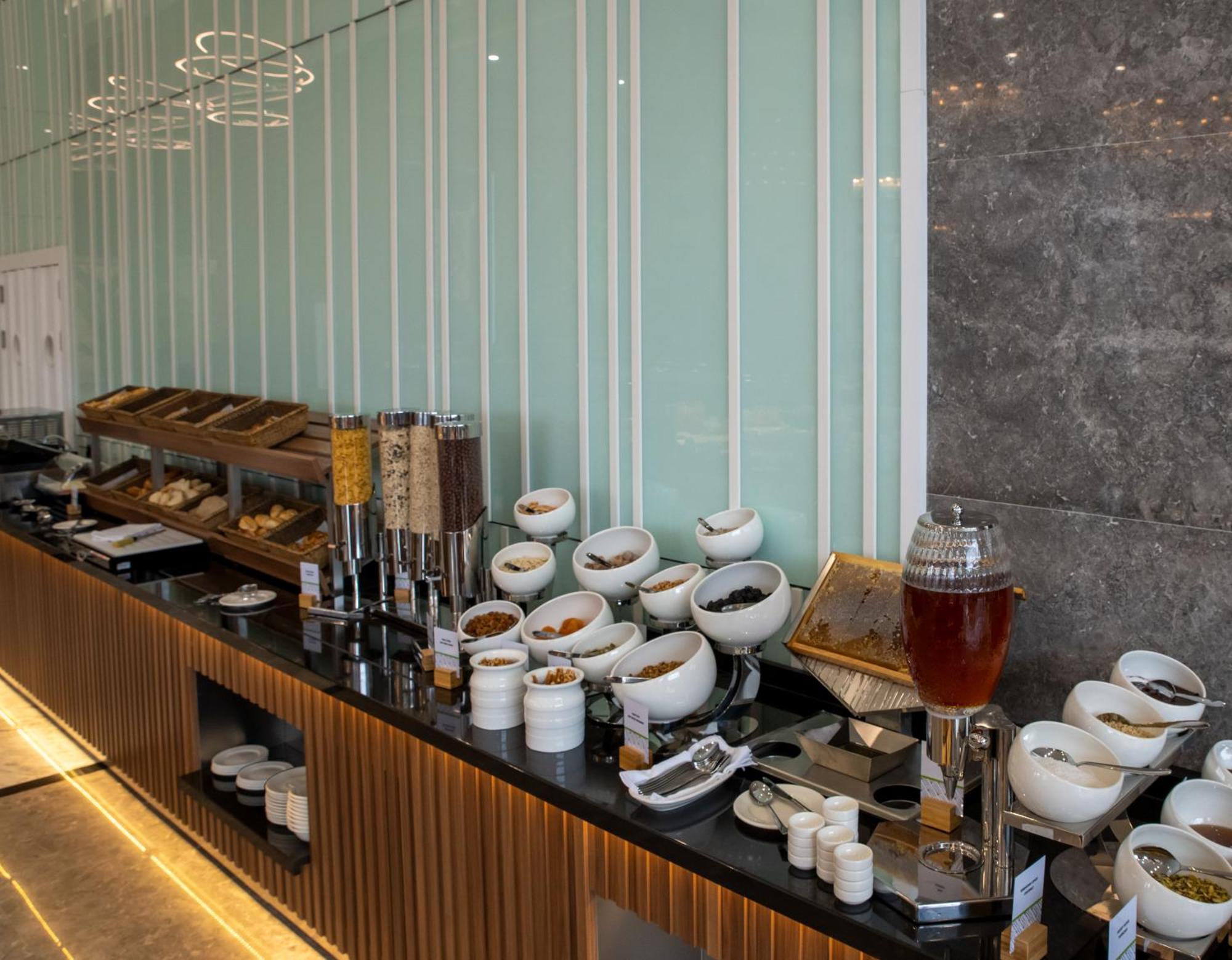 Hotel Doubletree By Hilton Manisa Exterior foto