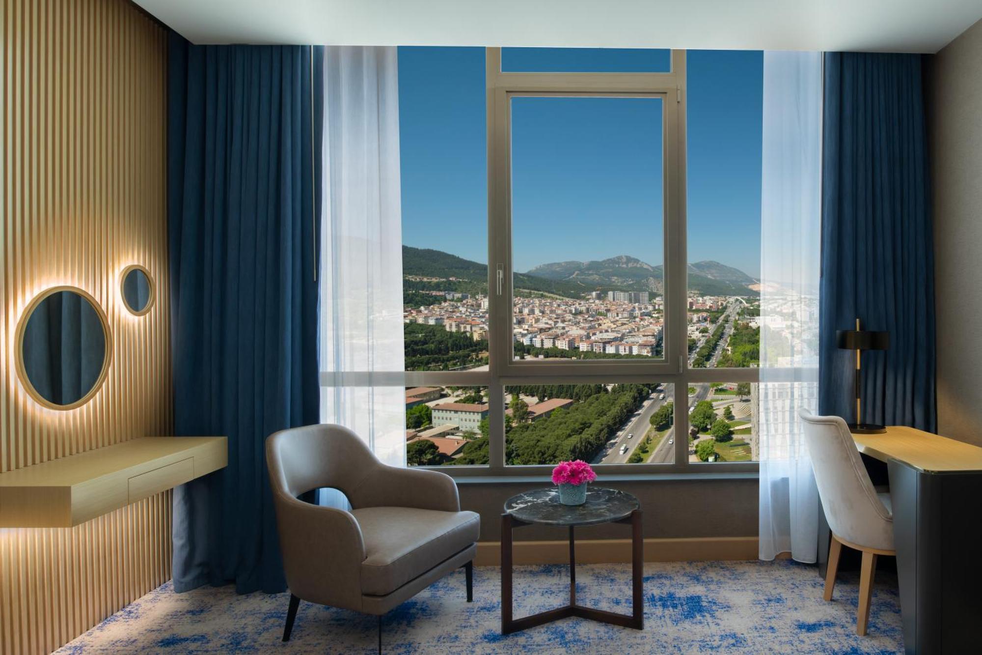 Hotel Doubletree By Hilton Manisa Exterior foto